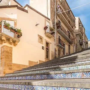 Charme Il Dito E La Luna 2*, Caltagirone Italy